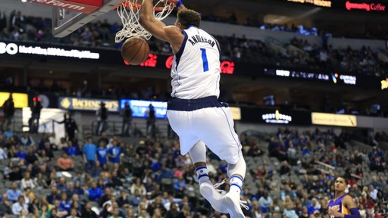 Nowitzki starts Mavericks toward 122-73 rout of Lakers (Jan 22, 2017)